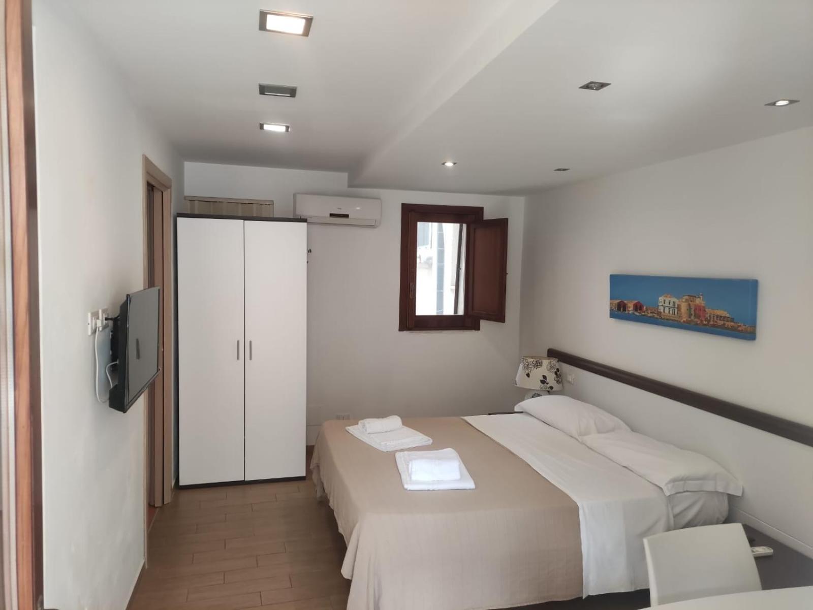 Cortile Antico Aparthotel Trapani Exterior photo